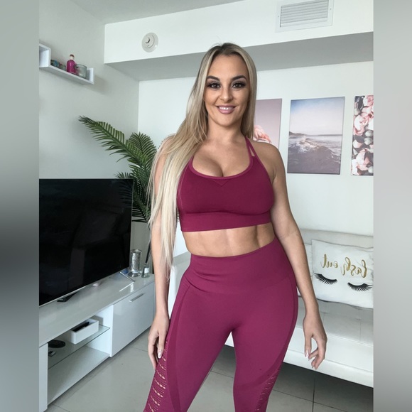 Workout leggings set top and red pants - Picture 9 of 10